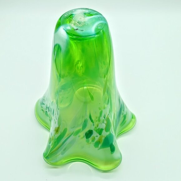 Vintage Handblown Green Swirl Art Glass Handkerchief Vase - Signed - Picture 6 of 7